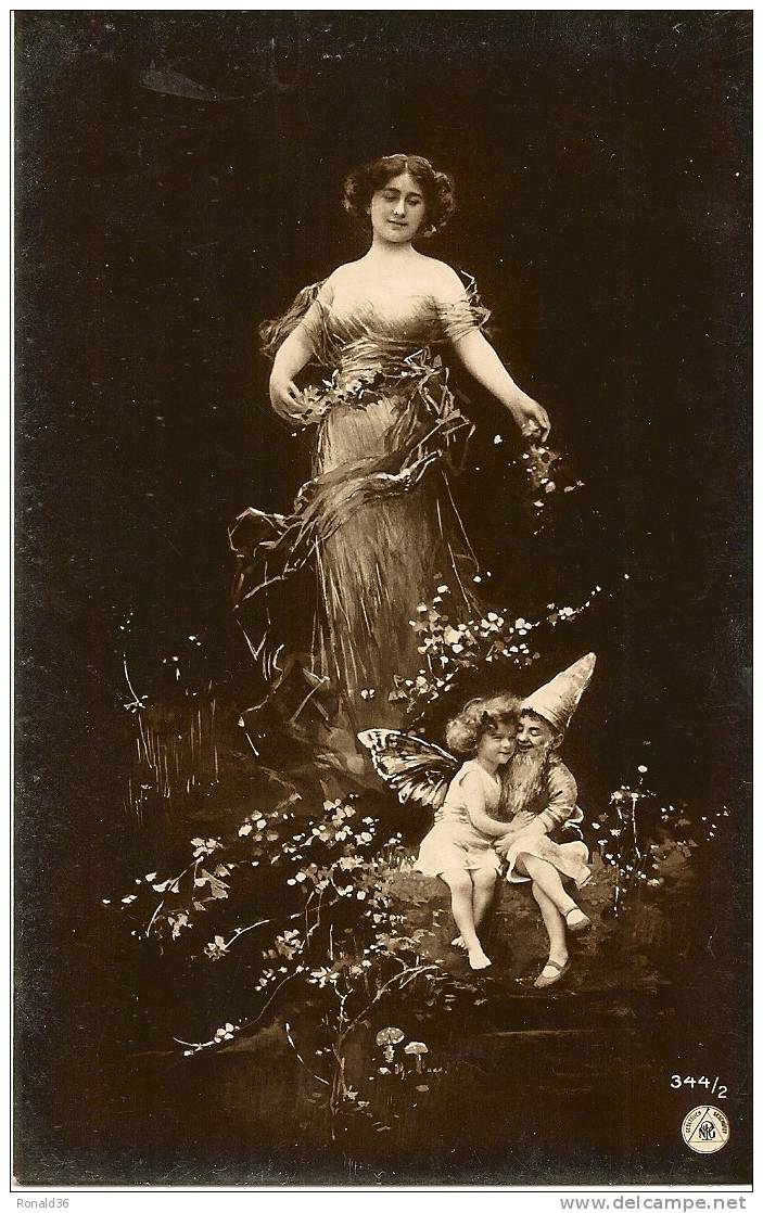 Cp Fantaisie PAPILLON : (  Drole D' Insecte ) Femme Enfant Lutin ( Mode , Chapeau , Robe , Champignon ) Oranotypie 1904 - Papillons