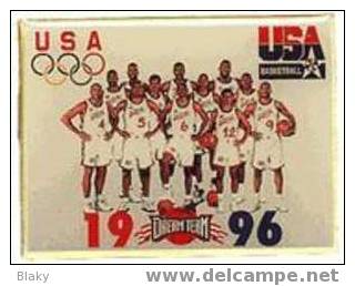 1996   USA   DREAM TEAM    -*- 2 Attaches -*-   5cm Sur 3.5cm - Basketbal