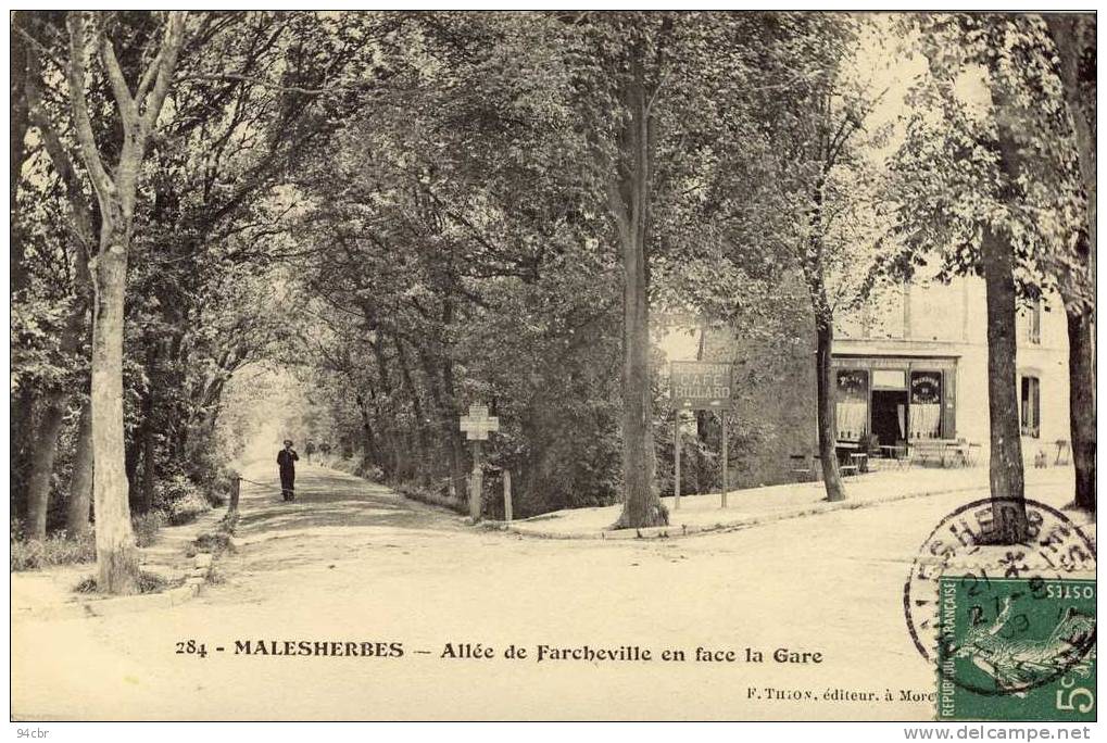 CPA (45) MALESHERBES    Allée De Farcheville En Face De La Gare - Malesherbes