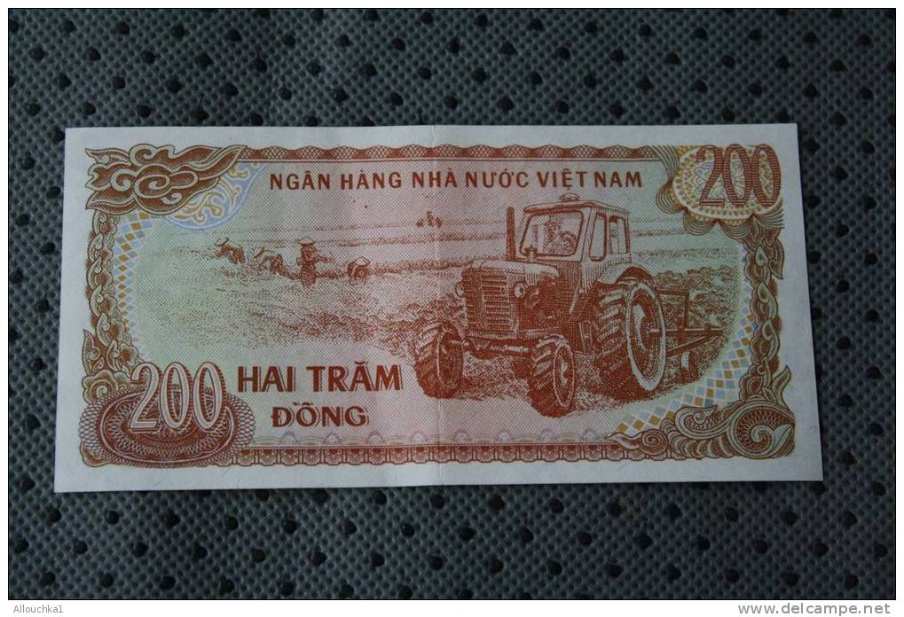 &#36234;&#21335;      VIET-NAM  1987  BILLET DE 200 HAI TRAM DONG  RIZIERES ET TRACTEUR - Vietnam