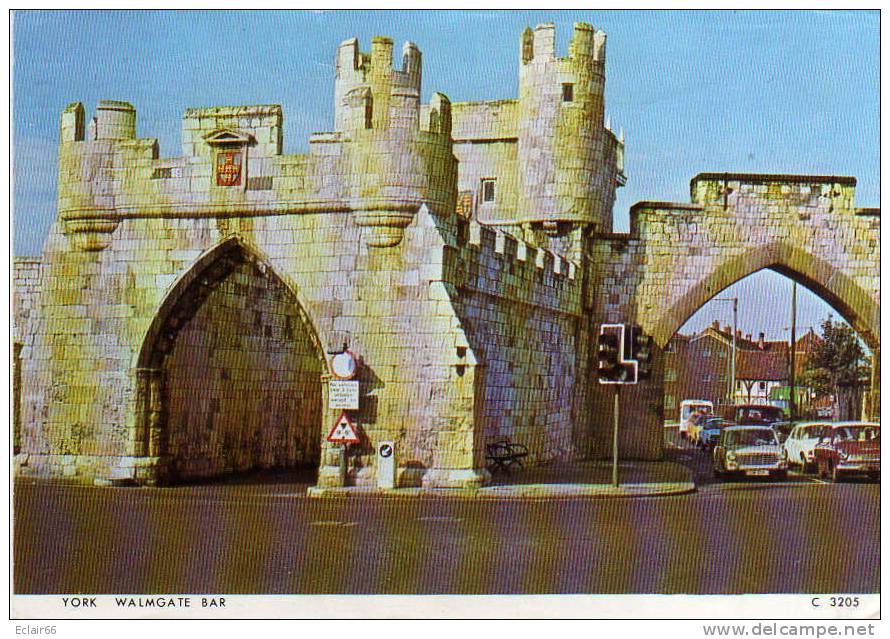 YORK.      WALMGATE BAR CPM   Année 1976   Animée  EDIT   JUDGES LIMITED HASTING  N°C3205 - York