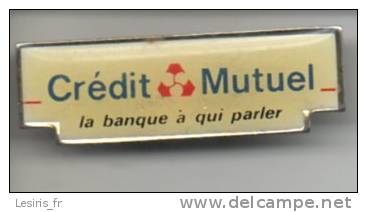 PINS - CREDIT MUTUEL - LA BANQUE A QUI PARLER - Banks