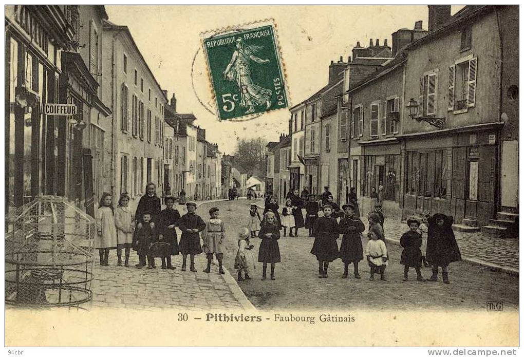 CPA (45)  PITHIVIERS Faubourg Gatinais - Pithiviers