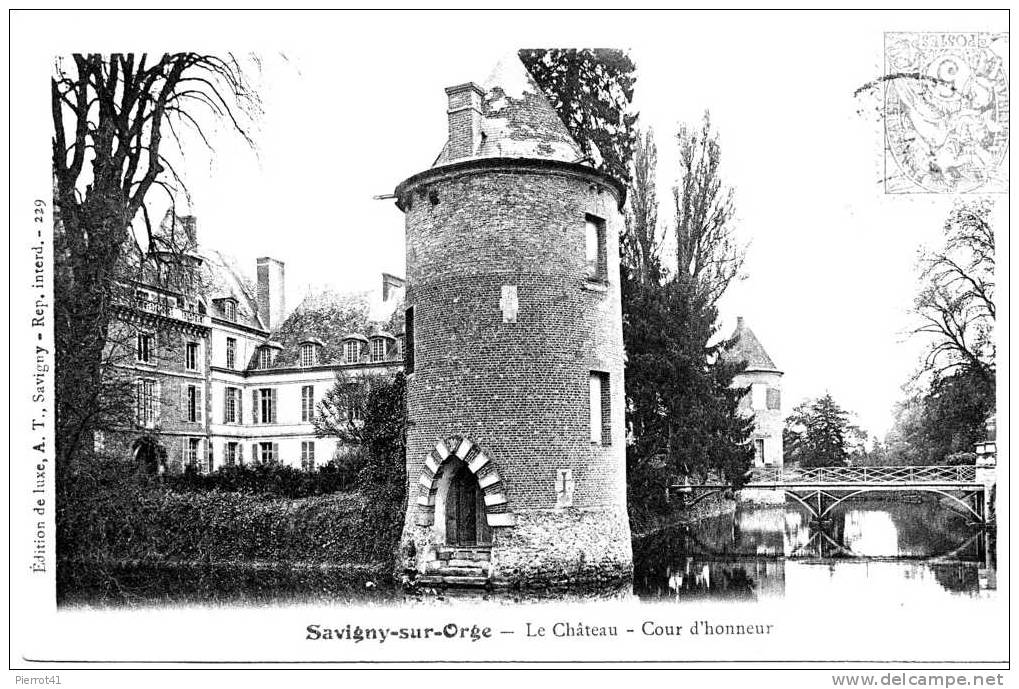 Le Château - Cour D'honneur - Savigny Sur Orge