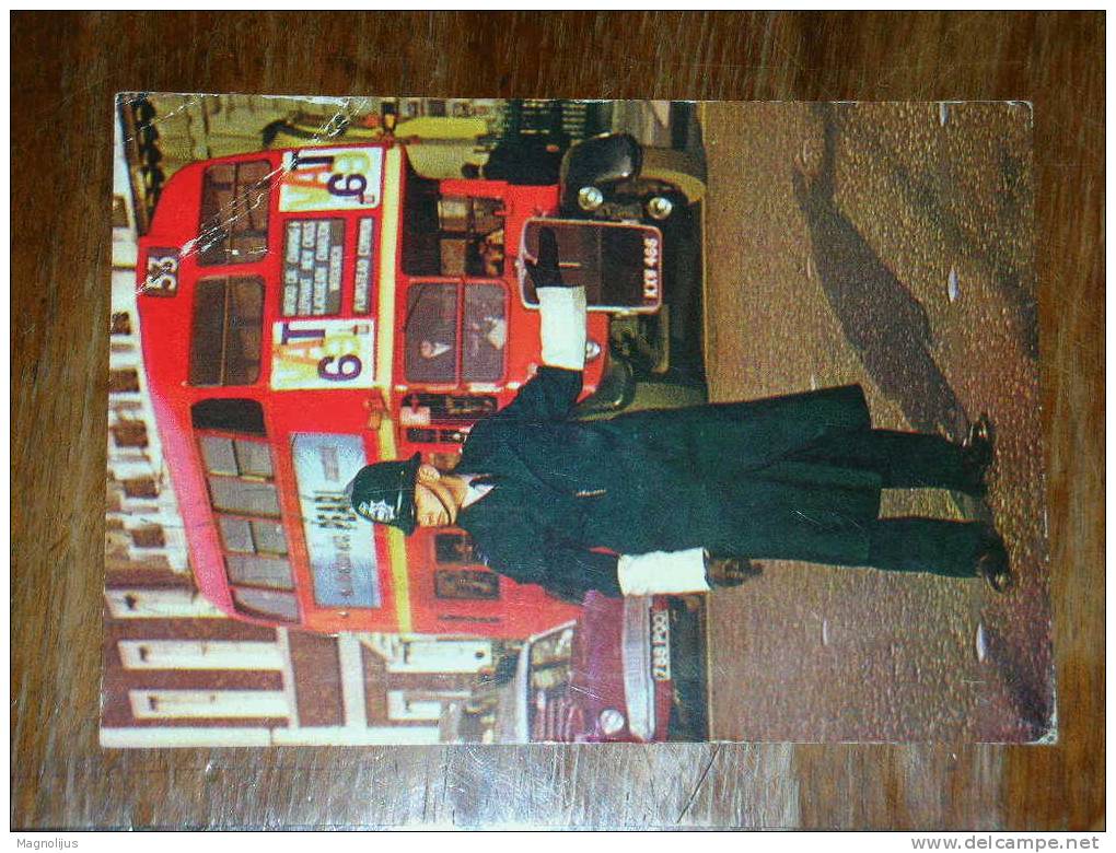 United Kingdom,London,Policeman,Bobby,Traffic,Double Decker,Bus,postcard - Police - Gendarmerie