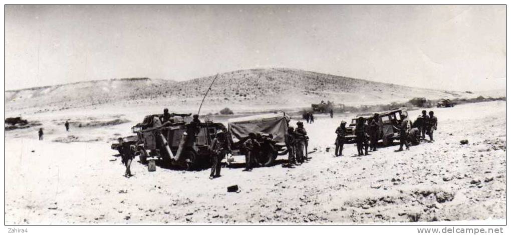 Guerre Israelo-Arabe 1967 - Soldats Israeliens Dans Le Neguev  (A.F.P) - Guerre, Militaire