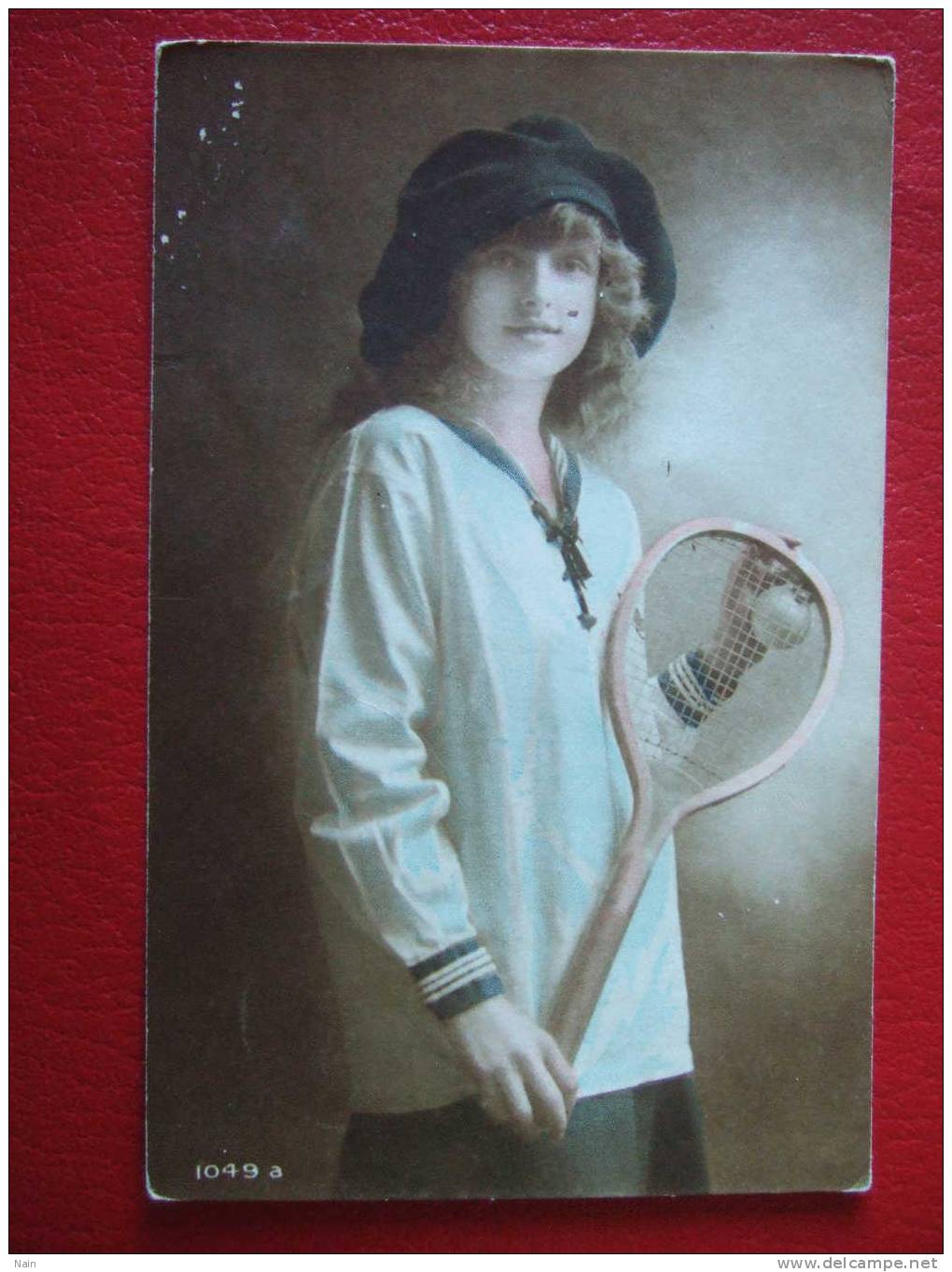 THEMES - SPORT - TENNIS - FEMME AVEC RAQUETTE DE TENNIS . - Tennis