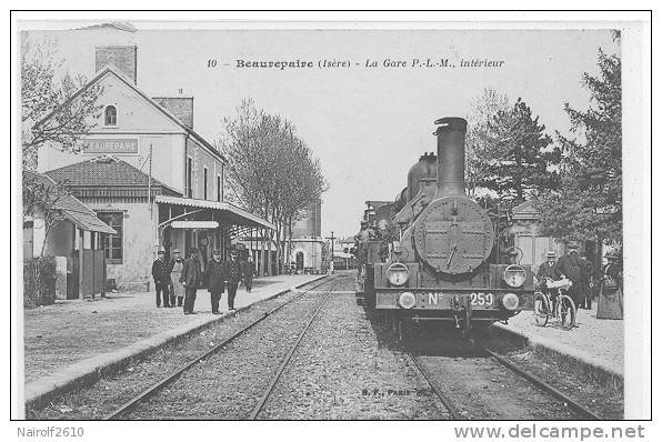 38 -- BEAUREPAIRE - La Gare PLM, Intérieur, ANIMEE, N° 10 B.F. - Beaurepaire