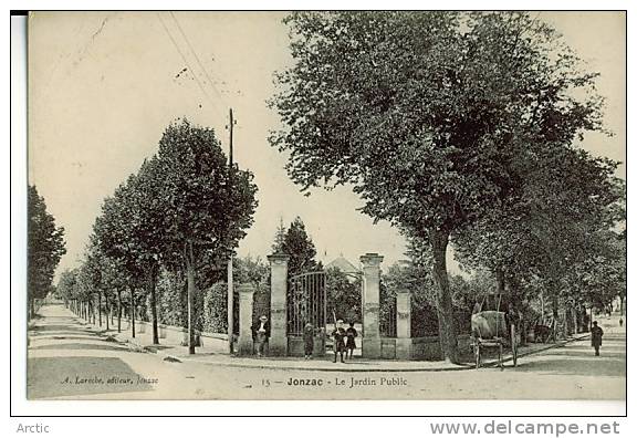 Jonzac  Le Jardin Public - Jonzac