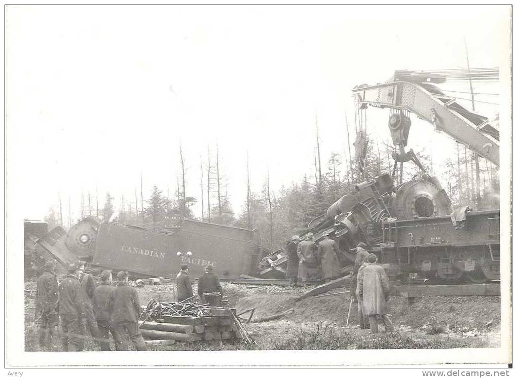 Train Derailment - Canadian Pacific Possibly Sherbrooke - Lac Megantic Run Near Birchton Bulwer 12.5 Cm X 17.5 Cm 7 In X - Trains