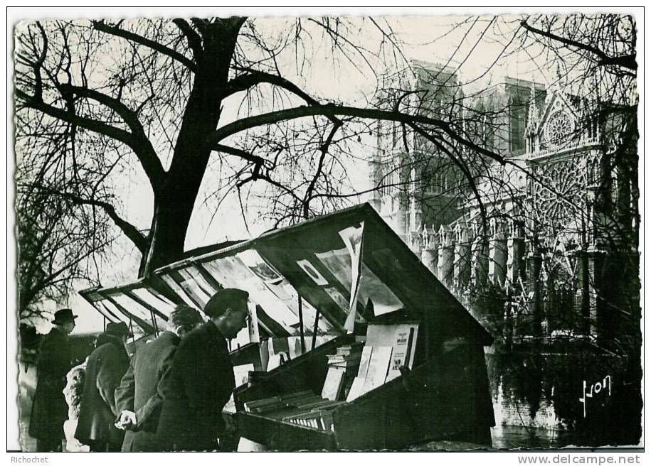 Paris... En Flanant - Les Bouquinistes Du Quai Montebello - The River Seine And Its Banks