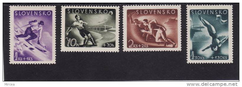 C1283 - Slovaquie 1944 - Yv.no.108/11 Neufs** - Unused Stamps
