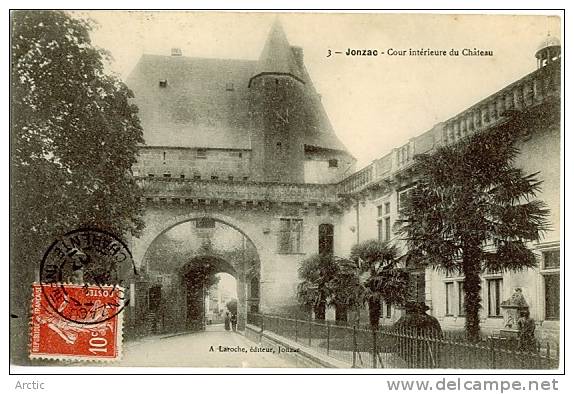 JONZAC Cour Unterieur Du Chateau - Jonzac