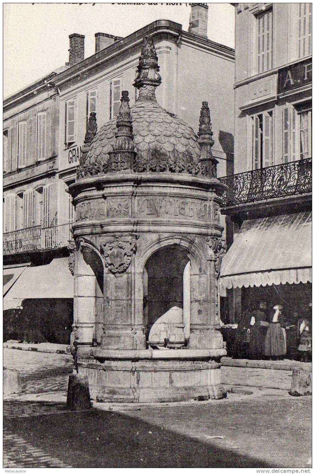 Saint Jean D'angely Fontaine Du Pilori - Saint-Jean-d'Angely