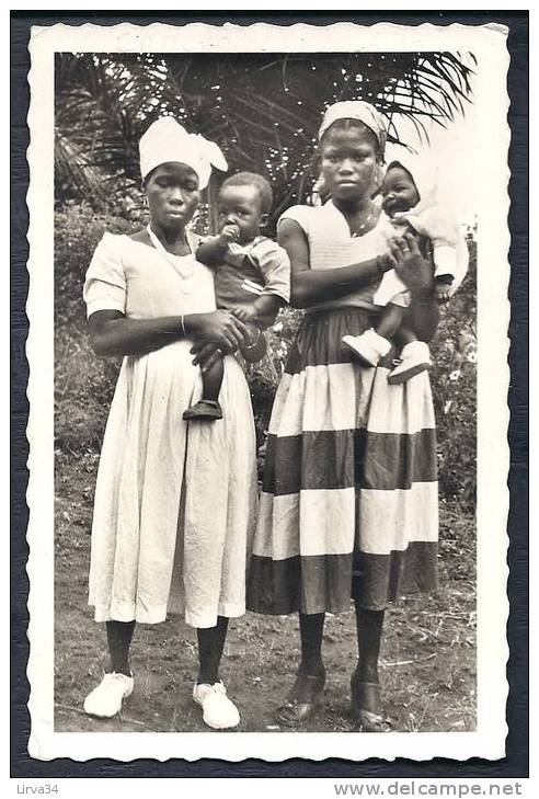 CPA-PHOTO ANCIENNE- AFRIQUE : CAMEROUN- FEMMES AVEC LEUR BÉBÉ A LA MISSION CATHOLIQUE DE YOKO- - Kaapverdische Eilanden