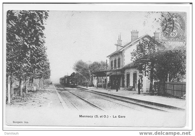 91 /// MENNECY, LA GARE    / Edit Gourgeois / Vue Intérieure / Arrivée Du Train - Mennecy