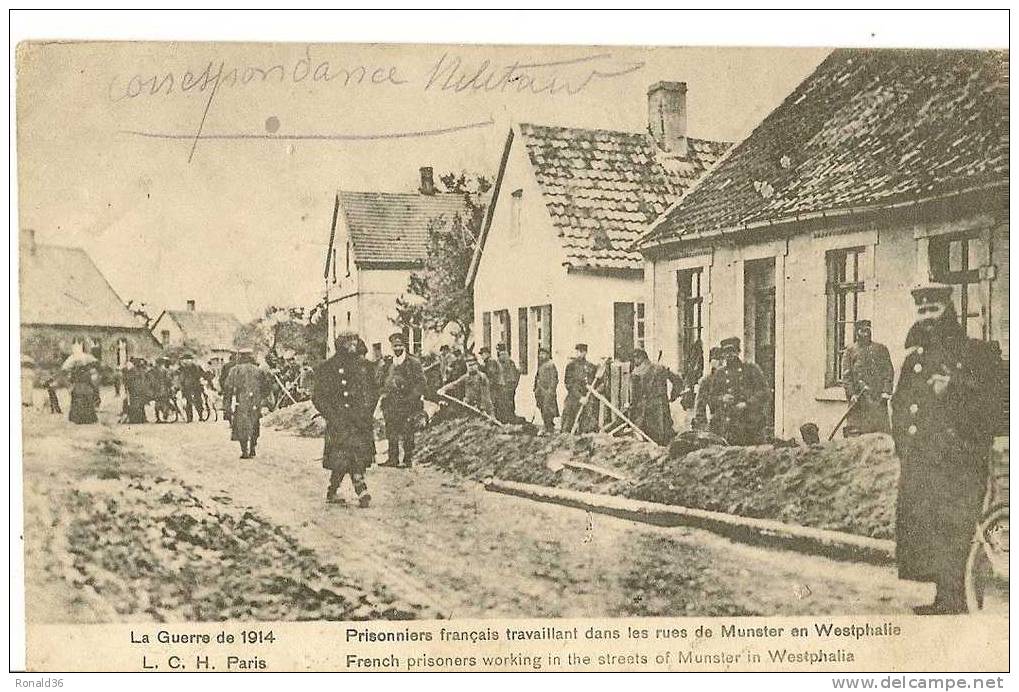 Cp 68 ALLEMAGNE MUNSTER Westphalie   Militaria Guerre 1914.18  Militaires Prisonniers Français Travaillant Dans Les Rues - Münster