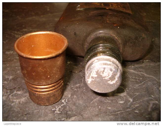 Ancienne Petite Bouteille De Poche / Flask. COGNAC VIEUX. Distilerie De Monthyon Montrouge (Seine) Années 1930 - Andere & Zonder Classificatie