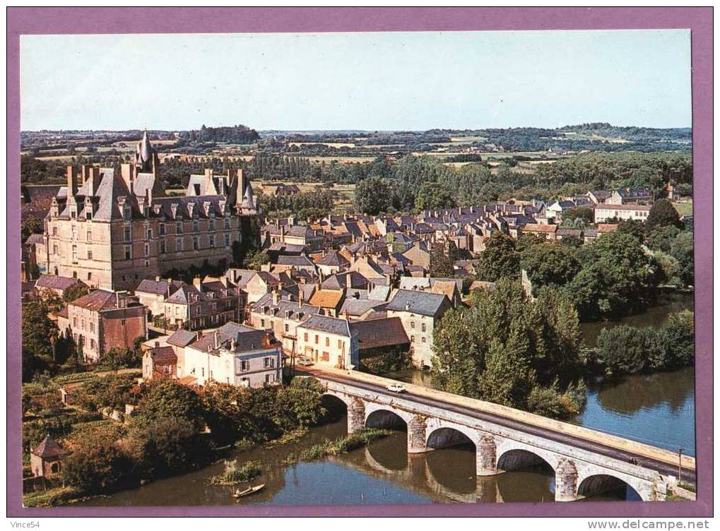 DURTAL - Le Château Et Le Pont Sur Le Loir. Citroen 2CV Peugeot 204 - Durtal