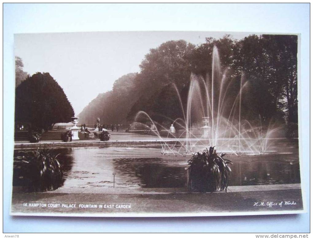 Hampton Court Palace Fountain In East Garden Carte Photo  Recto / Verso - London Suburbs