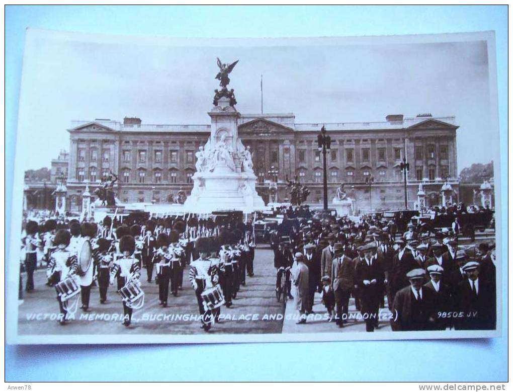 Victoria Memorial Buckingham Palace  & Guards London Carte Photo  Recto / Verso - Buckingham Palace