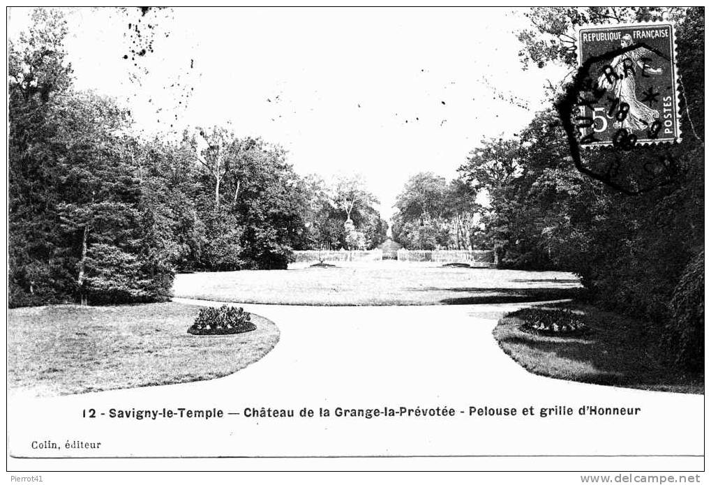 Château De La Grange-la-Prévotée- Pelouse Et Grille D'honneur - Savigny Le Temple