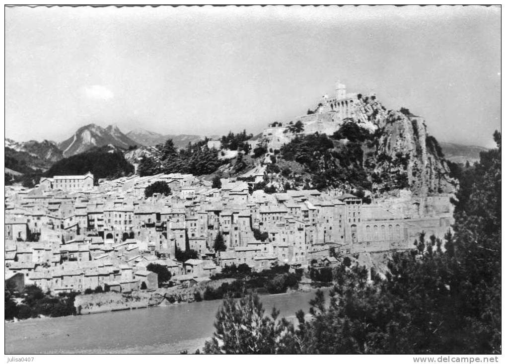 SISTERON (04) Cpsm Vue De La Ville - Sisteron