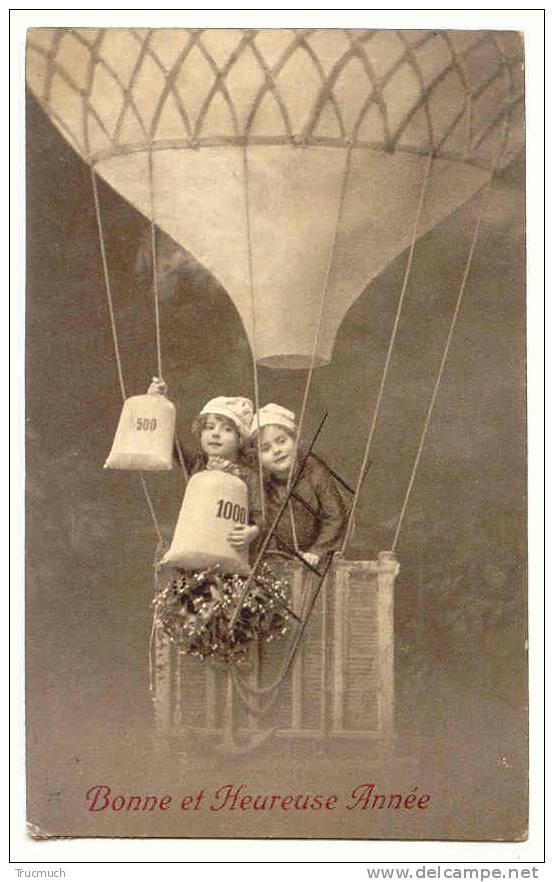 D399 - Surréalisme - Enfants Dans La Nacelle D´une Montgolfière - Luchtballon