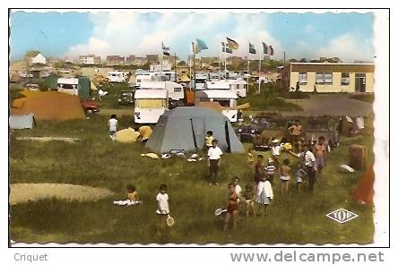 Cpsm 59 Malo Les Bains, Camping-Caravaning, Animée, Jeux De Ballons, Caravanes, Belles 2cv Citroën, Dauphine... - Malo Les Bains