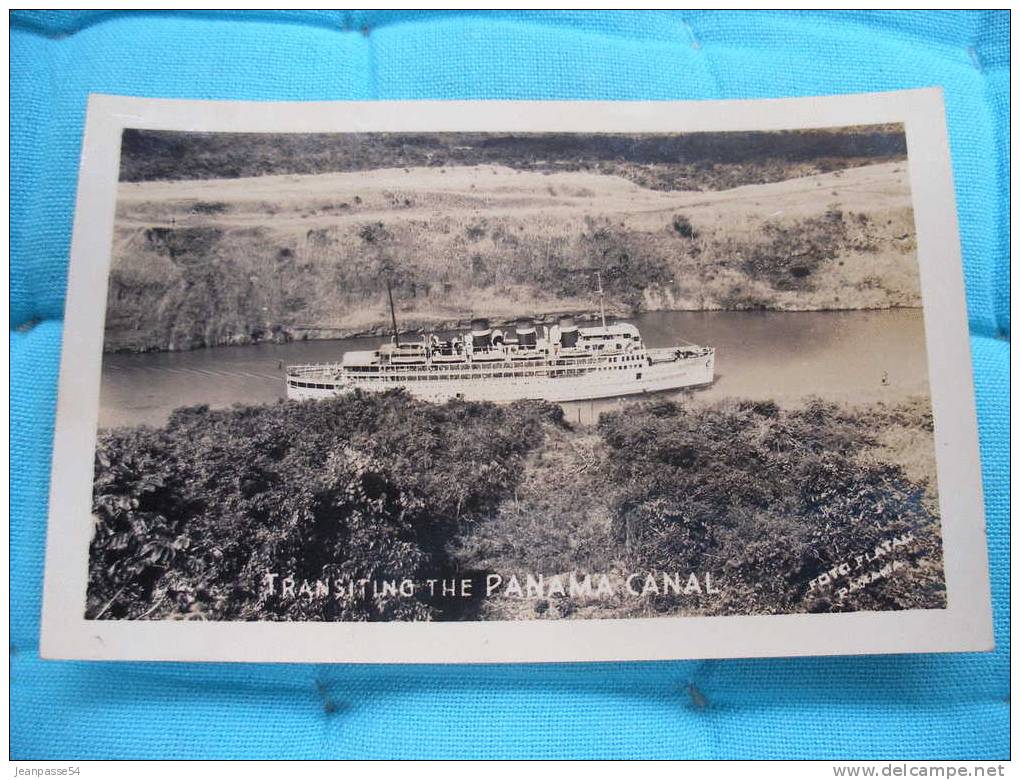 Transiting The Panama Canal - Vers 1930 ( Passage D´un Navire De Commerce). Bateau. - Panama
