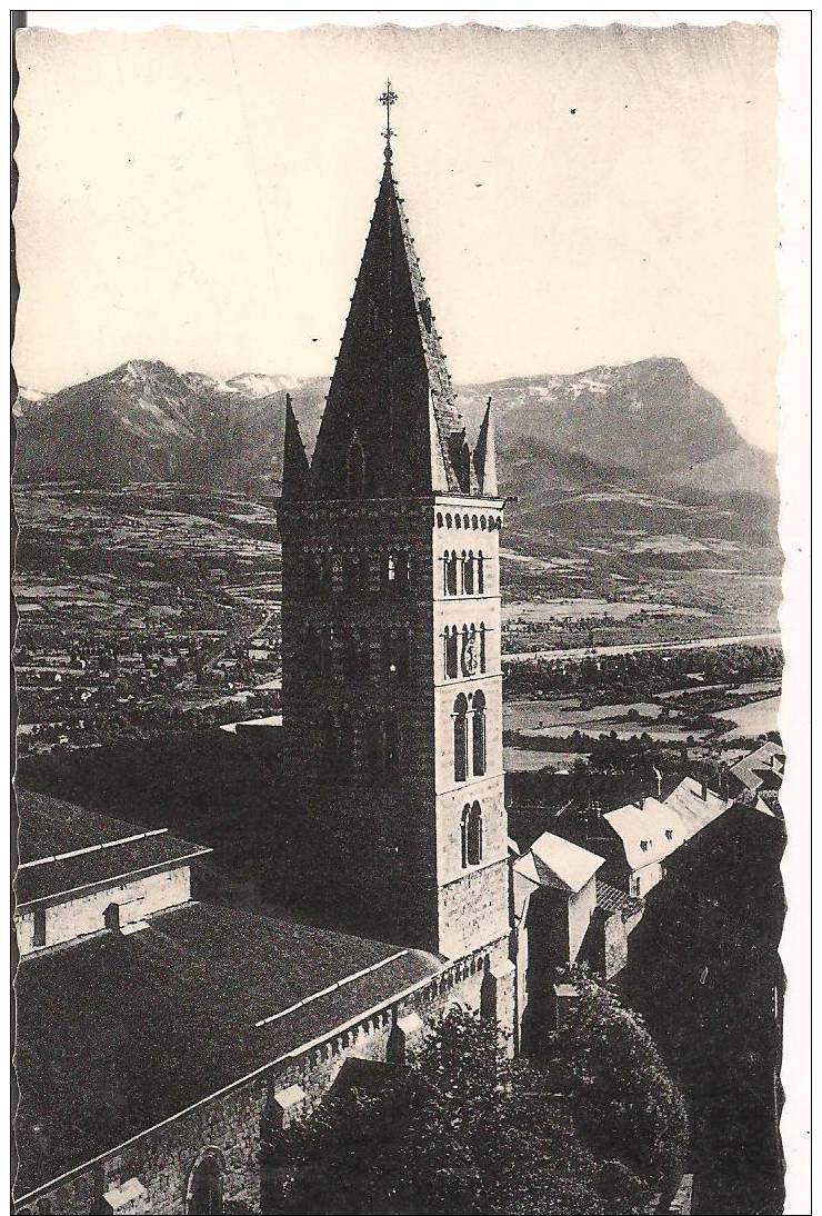 05 - EMBRUN - La Cathédrale - Embrun