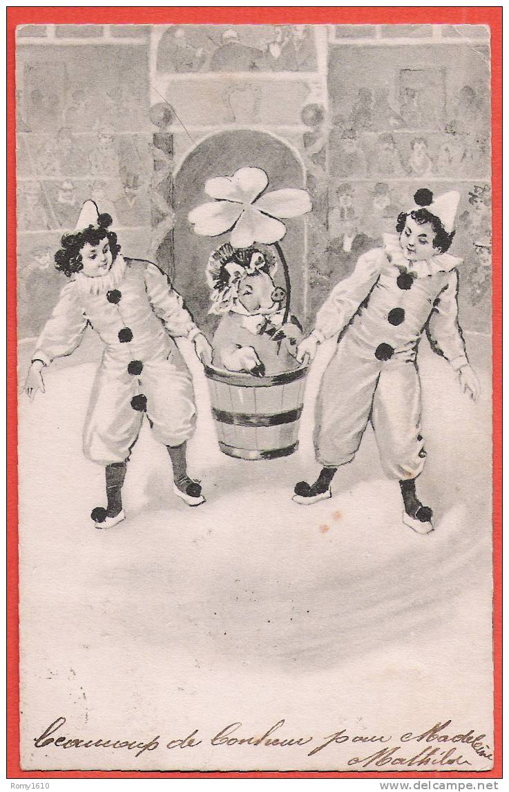 Deux Jolis Pierrot, Transportant Une Petite Cochonne.  Porte-Bonheur.  Fond De La Carte, Personnages Et Orchestre. 1904. - Cochons