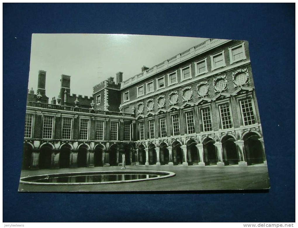 Hampton Court Palace - The Fountain Court - London Suburbs