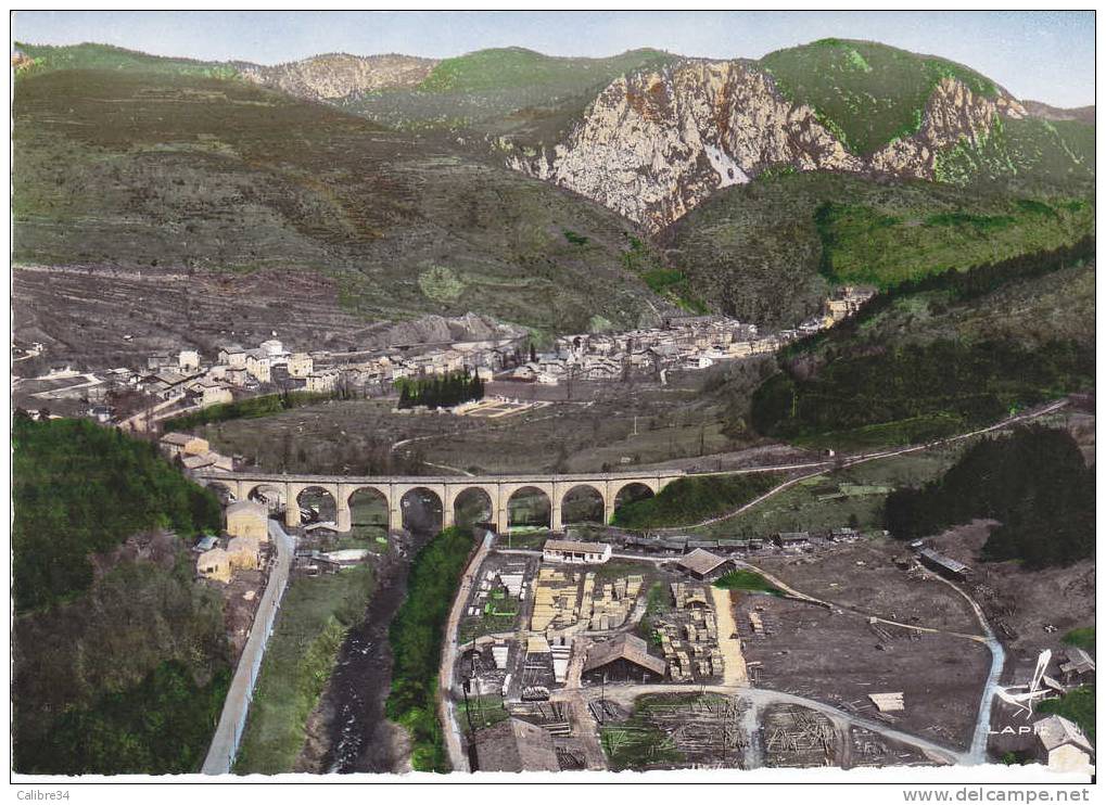 CPSM En Avion Au Dessus De AXAT Le Viaduc Et  Vue Générale (Scierie Visible) - Axat