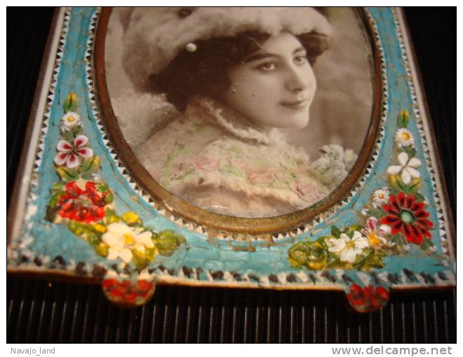 Belle Photo Ancienne Femme, Dans Cadre Ancien Mosaique - Unclassified