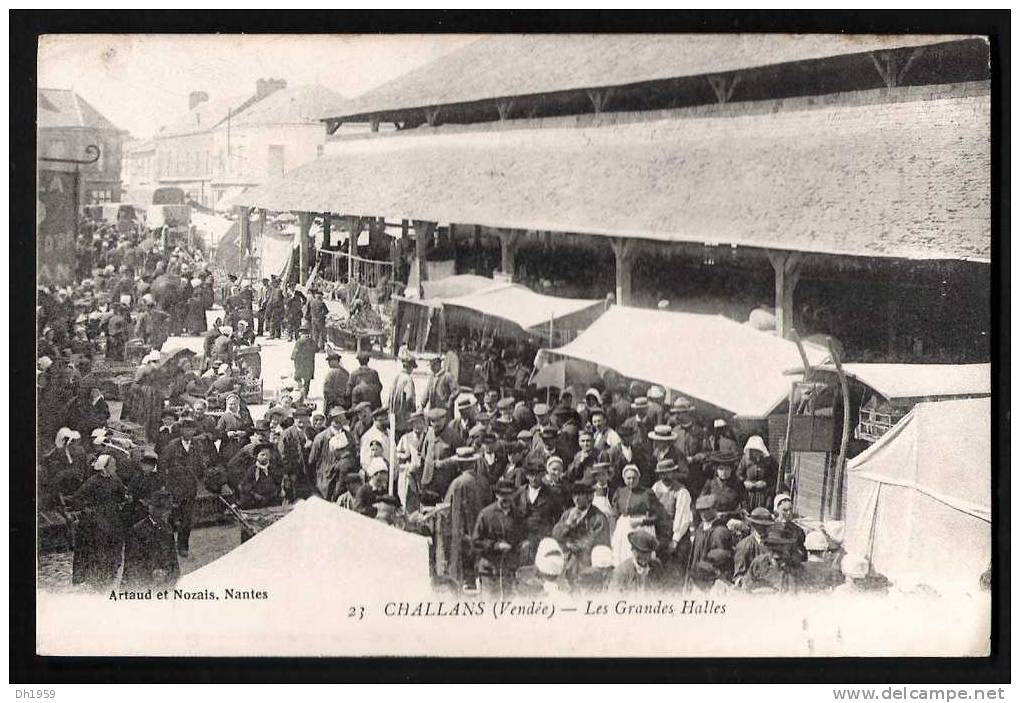 CPA CHALLANS VENDEE LES GRANDES HALLES MARCHE EDITEUR ARTAUD ET NOZAIS NANTES - Challans