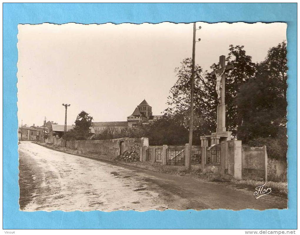 CPSM - ST Jouin De Marnes - L'arrivée Par La Route De Poitiers - Calvaire - 79- Deux Sèvres - Saint Jouin De Marnes