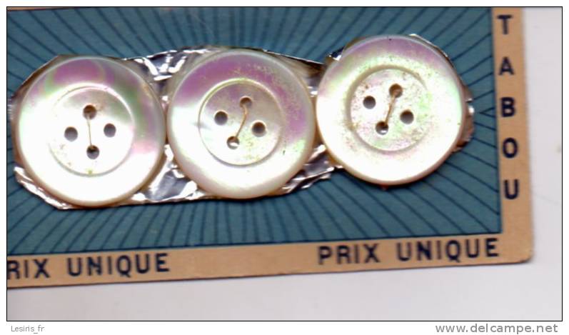 3 BOUTONS ANCIENS - NACRE D'ORIENT - DIAMETRE : 22 MM - TABOU - SUR LEUR CARTON D'ORIGINE - Buttons