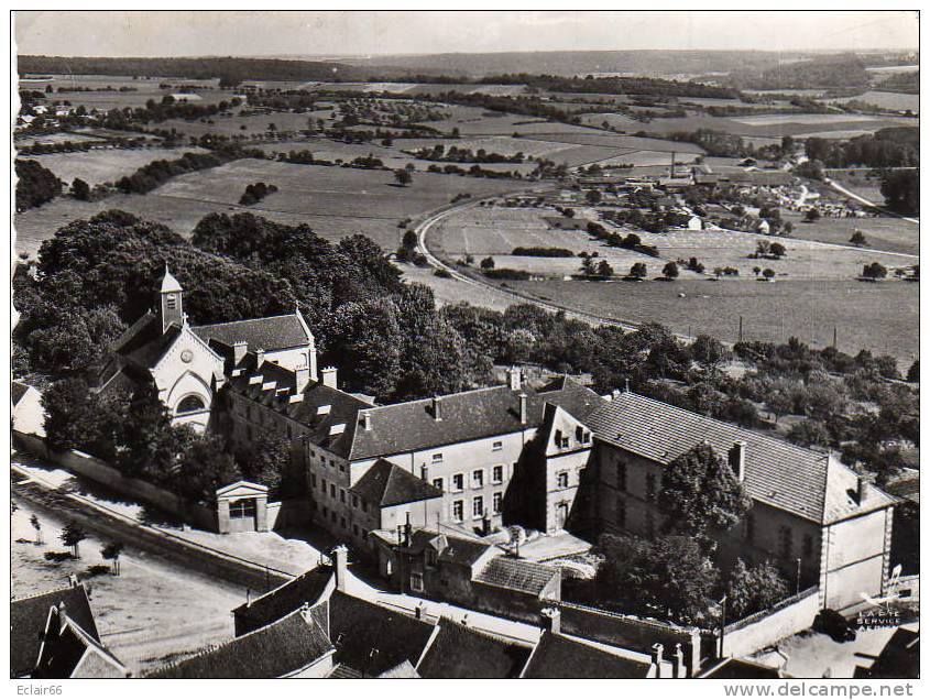 51 MontMirail - Vue Aérienne Le Couvent Et La Vallée  CPSM G Format  Dentellée  EDIT   LAPIE   - - Montmirail