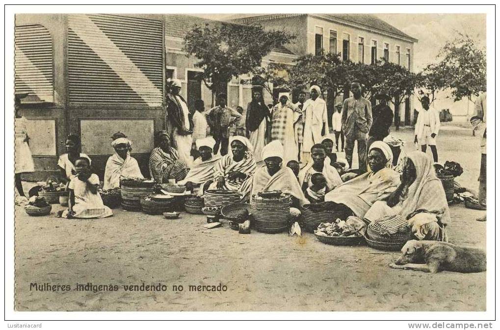 LOBITO - FEIRAS E MERCADOS -  Mulheres Indigenas Vendendo No Mercado Carte Postale - Angola