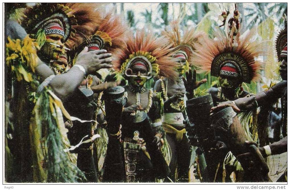 OCEANIE -   NOUVELLE GUINEE  -  PAPUA AND NEW GUINEA  - MEKEO Dancers........(Danseurs, Masques Funeraire...) - Papua New Guinea