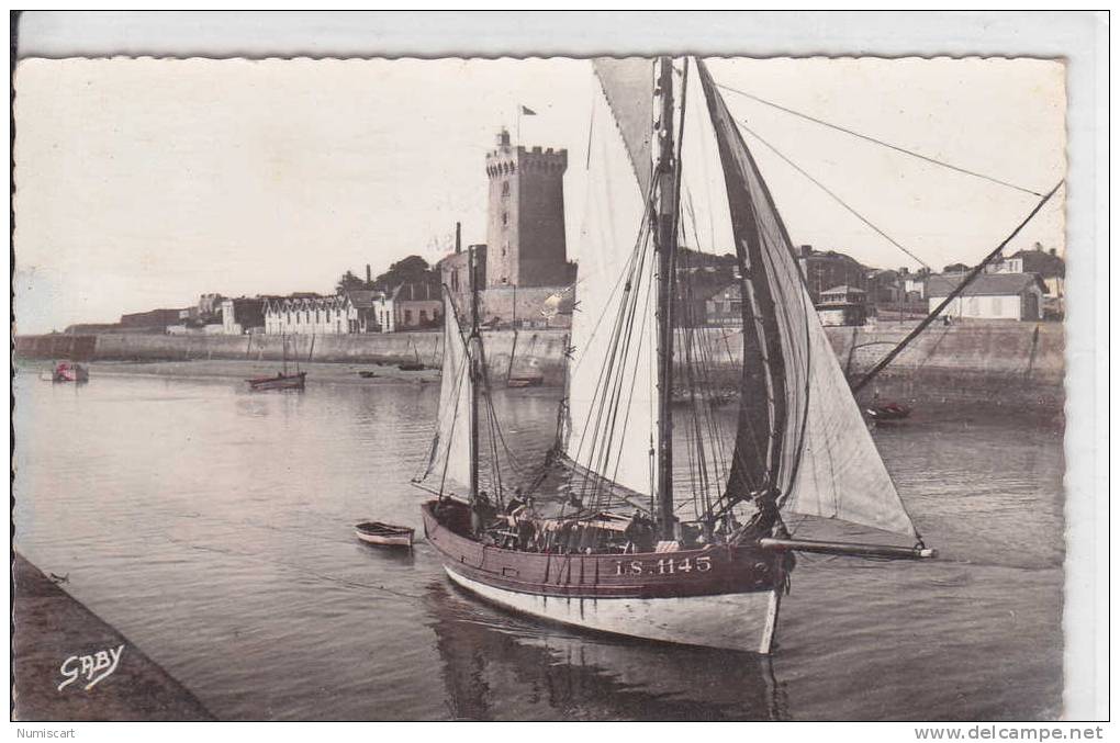 Sables D´olonne...animée...arrivée D'un Thonier...tour D'arundel... - Sables D'Olonne