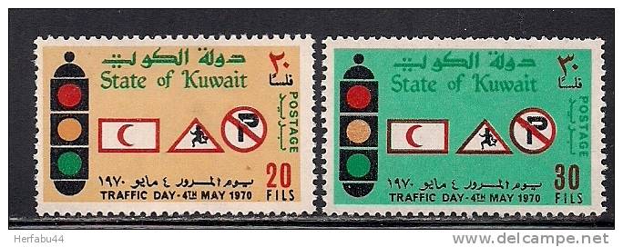 Kuwait     Trafic Signs    Set     SC# 504-05 MNH** - Koweït