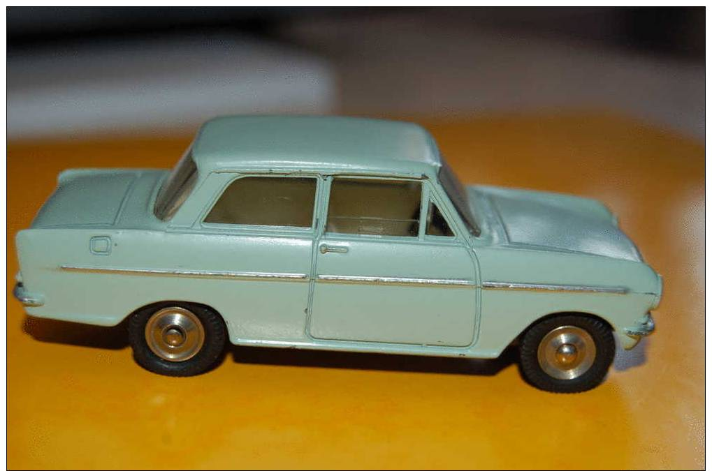 [V#146] Dinky Toys #540 - Opel Kadett - Tres Bon état - Dinky