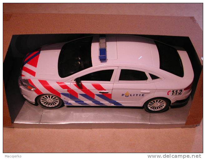 Powco Toys 12922P, Ford Mondeo Politie 1:18 (plastic Model) - Other & Unclassified