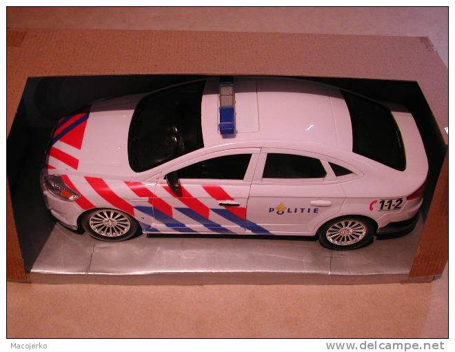 Powco Toys 12922P, Ford Mondeo Politie 1:18 (plastic Model) - Autres & Non Classés