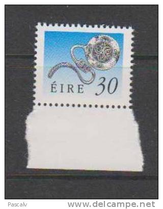 Yvert 706a Dentelé 13 1/2 Neuf ** Sans Charnière MNH De Carnet Patrimoine Et Trésor Irlandais - Unused Stamps