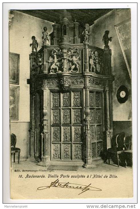 Oudenaarde - Audenarde - Vieille Porte Sculptée à L'Hôtel De Ville - Oudenaarde