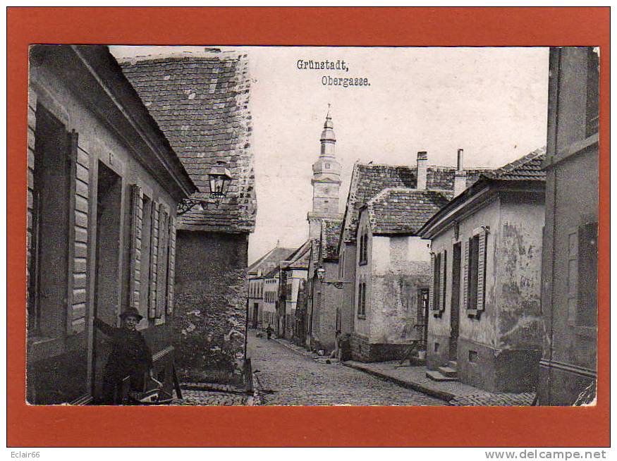 GRUENSTADT ...Obergasse   Cpa  Année 1919  Animée     église  Enfants  .-M - Grünstadt