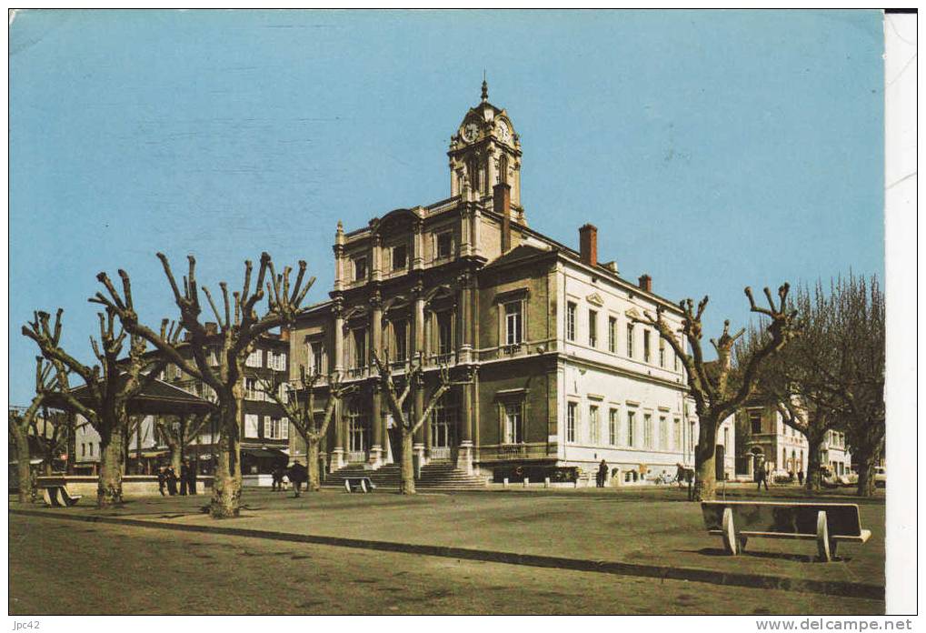 La Place Et L´hôtel De Ville - Givors